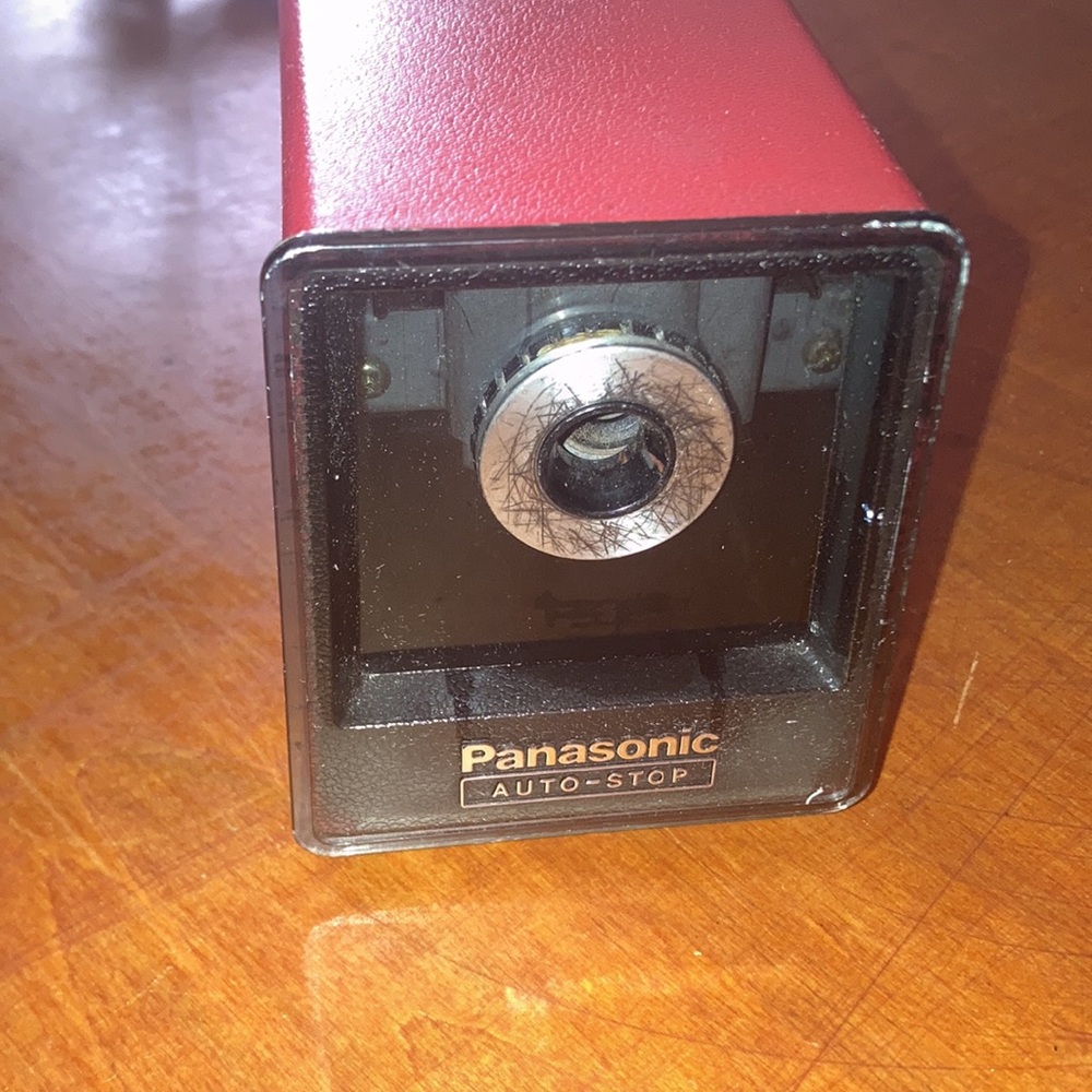 ✏️🔌 Vintage Panasonic Auto Stop Electric Pencil Sharpener Red Metal Tested 🔌✏️ - Picture 2 of 9